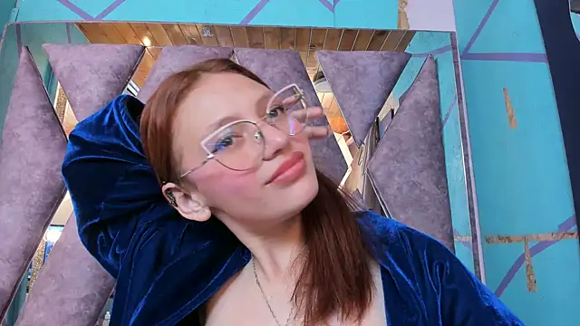 Snapshot of LARICSABLUE chatting on January 17, 1:47 am LARICSABLUE online show from January 17, 1:47 am