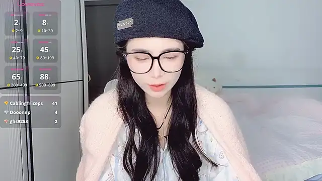 Snapshot of White-Star chatting on December 15, 4:59 pm White-Star online show from December 15, 4:59 pm