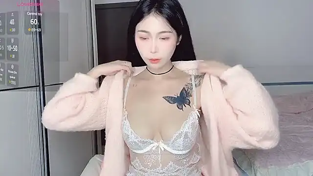 Snapshot of White-Star chatting on December 17, 9:05 pm White-Star online show from December 17, 9:05 pm