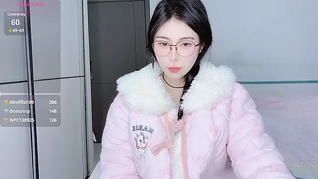 Snapshot of White-Star chatting on December 21, 11:13 pm White-Star online show from December 21, 11:13 pm