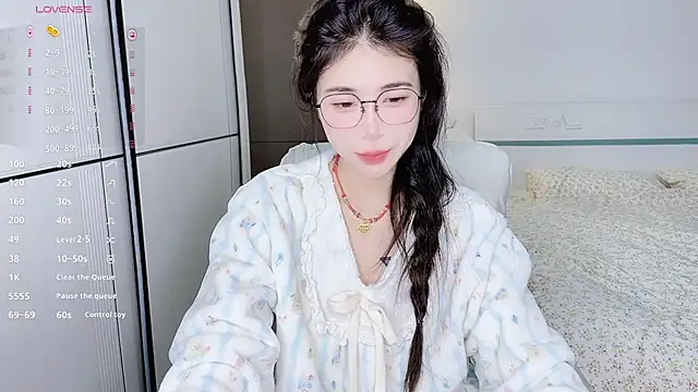 Snapshot of White-Star chatting on January 19, 6:10 pm White-Star online show from January 19, 6:10 pm