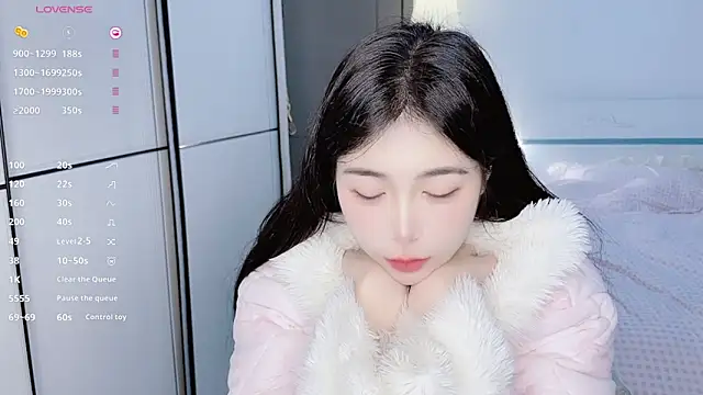 Snapshot of White-Star chatting on February 7, 6:45 pm White-Star online show from February 7, 6:45 pm