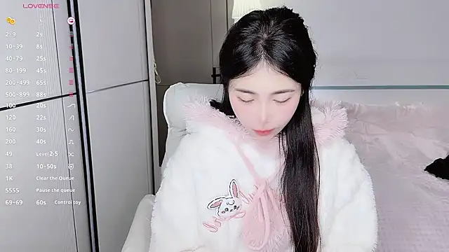 Snapshot of White-Star chatting on February 13, 11:47 pm White-Star online show from February 13, 11:47 pm