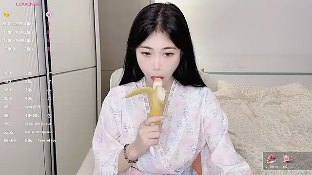 Snapshot of White-Star chatting on March 11, 9:56 am White-Star online show from March 11, 9:56 am