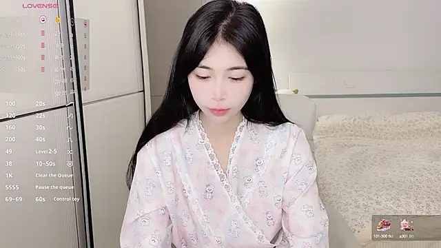 Snapshot of White-Star chatting on March 17, 12:04 pm White-Star online show from March 17, 12:04 pm