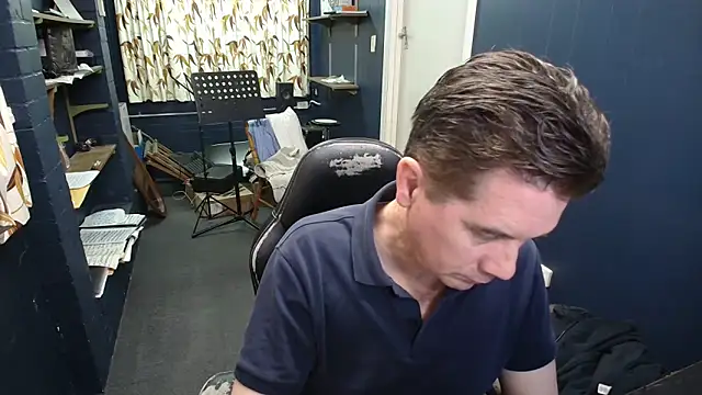 tilobinder online show from May 9, 3:17 pm