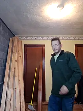 Snapshot of MasterForgedRayy chatting on February 14, 12:41 am MasterForgedRayy online show from February 14, 12:41 am