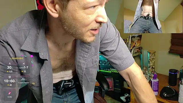 Snapshot of MasterForgedRayy chatting on March 7, 12:51 am MasterForgedRayy online show from March 7, 12:51 am