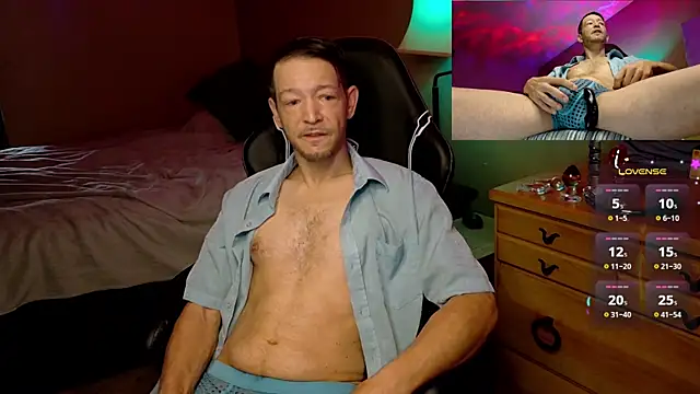 Snapshot of MasterForgedRayy chatting on April 6, 11:22 am MasterForgedRayy online show from April 6, 11:22 am