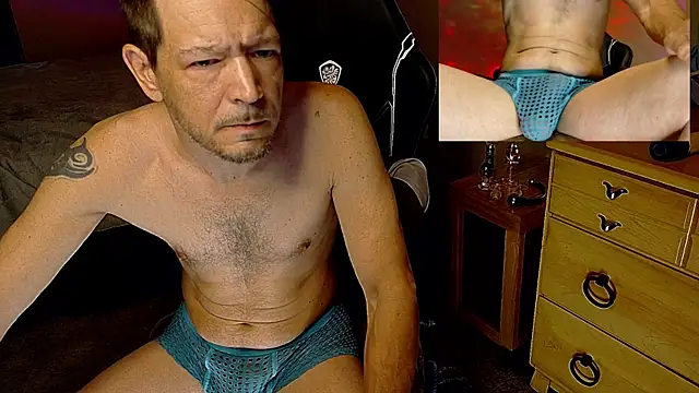 Snapshot of MasterForgedRayy chatting on April 14, 7:20 pm MasterForgedRayy online show from April 14, 7:20 pm