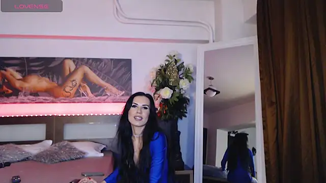 Halie May online show from November 11, 4:51 pm