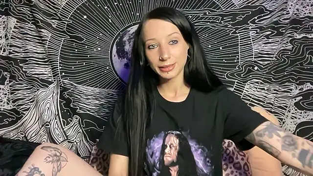 MissMidnightUK online show from October 9, 10:30 pm