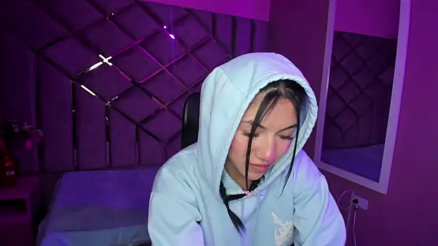 Poly Sasha  online show from October 19, 3:51 am