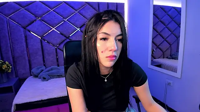 Snapshot of Poly_Sasha_ chatting on June 9, 3:51 am Poly Sasha online show from June 9, 3:51 am