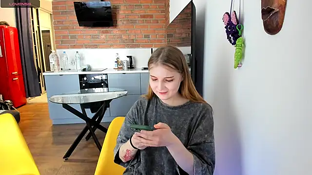 Snapshot of princessaalicc chatting on February 4, 12:22 pm princessaalicc online show from February 4, 12:22 pm