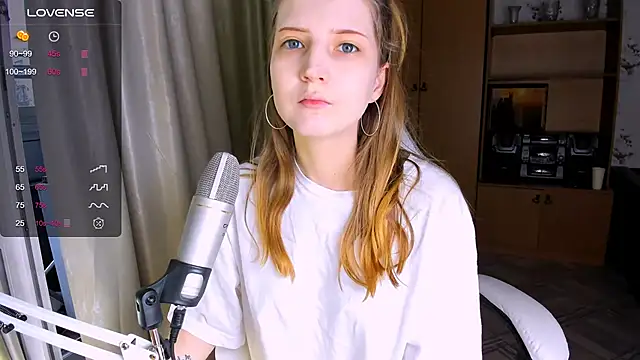 Snapshot of princessaalicc chatting on November 30, 12:42 pm princessaalicc online show from November 30, 12:42 pm