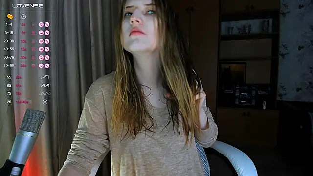 Snapshot of princessaalicc chatting on December 15, 12:20 pm princessaalicc online show from December 15, 12:20 pm