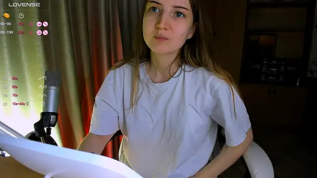 Snapshot of princessaalicc chatting on December 17, 3:18 pm princessaalicc online show from December 17, 3:18 pm