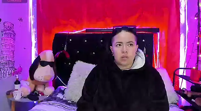 katieeandsharonn online show from January 25, 12:17 am