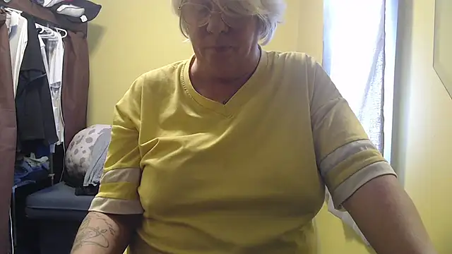 canadiancougar1965 online show from February 24, 4:16 pm