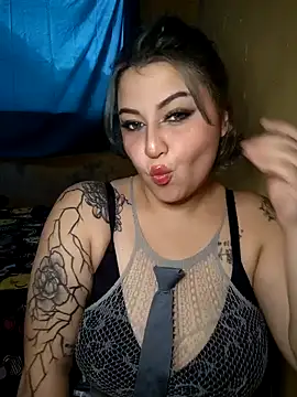 Snapshot of iDogrose21 chatting on November 12, 11:36 pm iDogrose21 online show from November 12, 11:36 pm