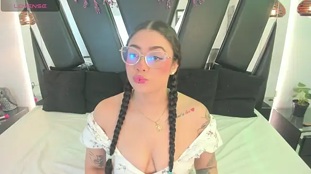 Snapshot of antonelllepiercee chatting on July 19, 11:36 am antonelllepiercee online show from July 19, 11:36 am