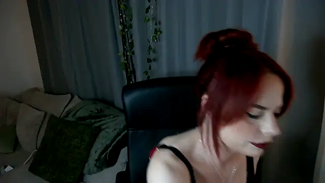 Snapshot of livelovelanaUk chatting on November 5, 8:20 pm livelovelanaUk online show from November 5, 8:20 pm