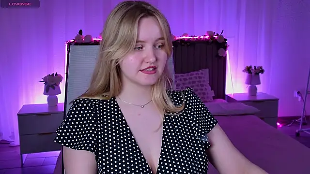 Snapshot of KellyPoter chatting on June 4, 7:25 am KellyPoter online show from June 4, 7:25 am
