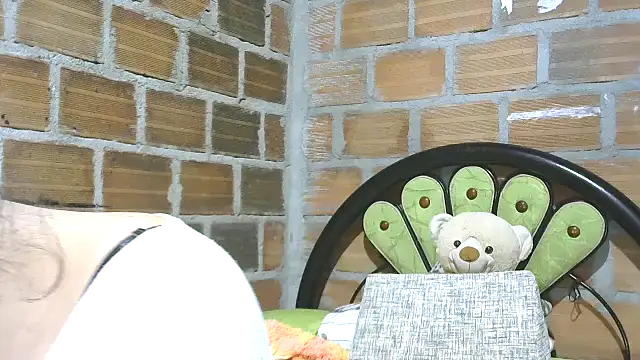 Snapshot of samanthaPuxy chatting on February 23, 6:00 am samanthaPuxy online show from February 23, 6:00 am