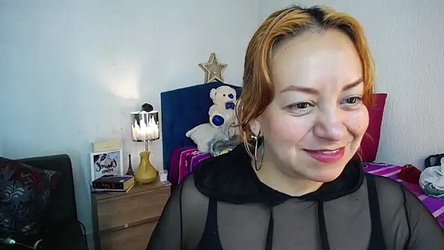 Snapshot of Delilah_Belmont chatting on December 8, 5:33 pm Delilah Belmont online show from December 8, 5:33 pm