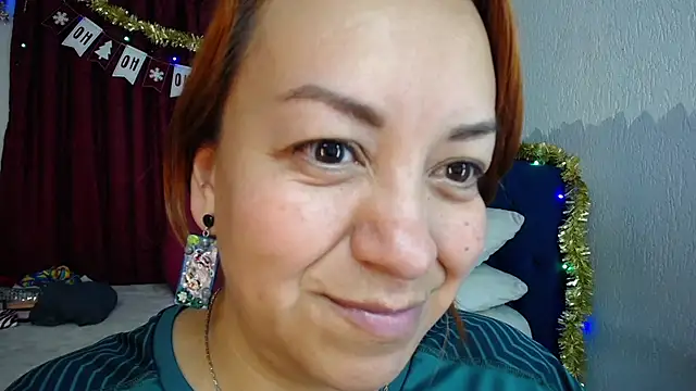 Snapshot of Delilah_Belmont chatting on January 5, 6:24 pm Delilah Belmont online show from January 5, 6:24 pm