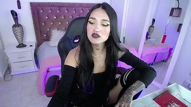 amelierouss online show from February 3, 4:41 pm