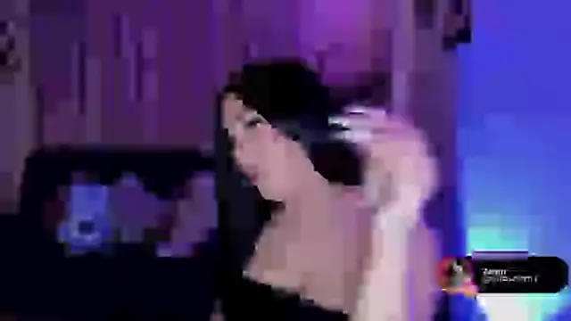 Snapshot of linda_zaam83866 chatting on February 9, 3:10 am linda zaam83866 online show from February 9, 3:10 am