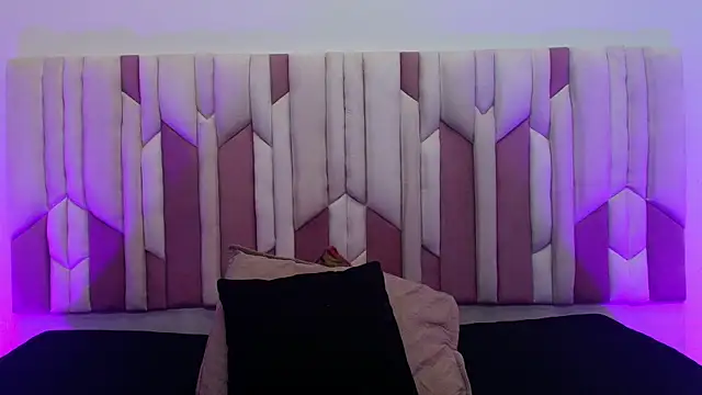 mia stanfort online show from October 18, 7:14 pm