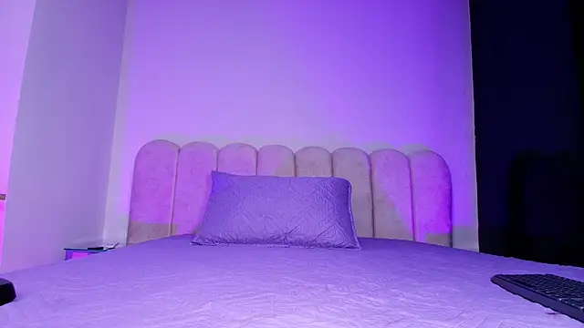 mia stanfort online show from November 24, 7:13 pm