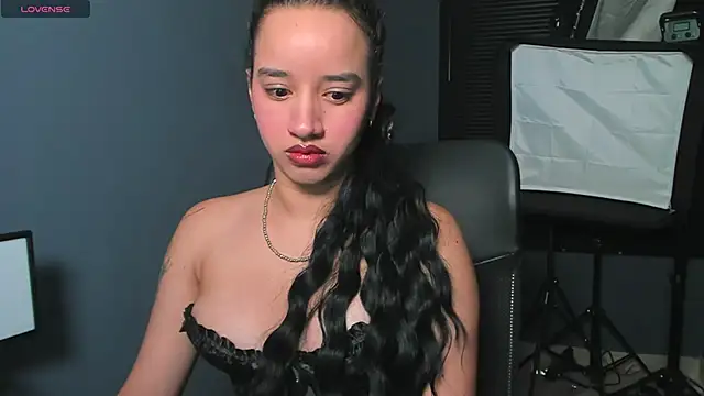 emilyrouxe online show from December 9, 12:45 am