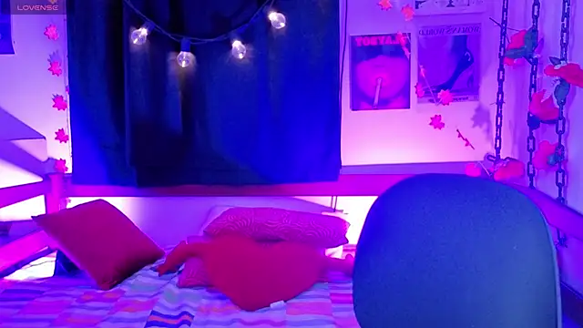  Moon Johnson online show from May 15, 11:01 pm