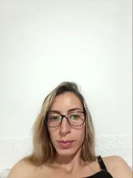 Snapshot of Melinaa-sex chatting on December 28, 10:34 pm Melinaa-sex online show from December 28, 10:34 pm