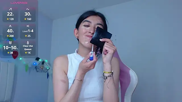 Snapshot of Thalia-megg chatting on December 22, 5:45 am Thalia-megg online show from December 22, 5:45 am
