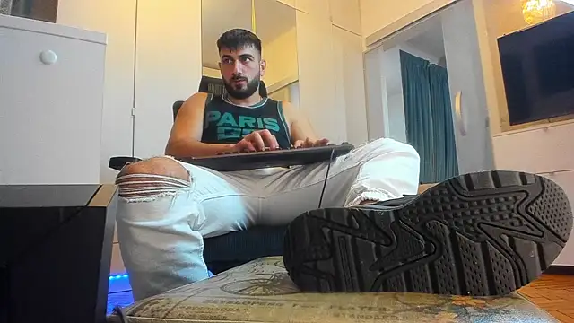 Snapshot of welcometo_hell chatting on October 19, 8:09 pm welcometo hell online show from October 19, 8:09 pm