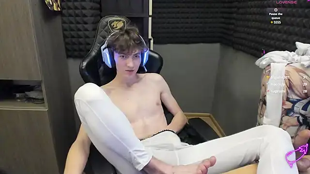 Snapshot of bambelbye chatting on December 5, 12:52 am bambelbye online show from December 5, 12:52 am