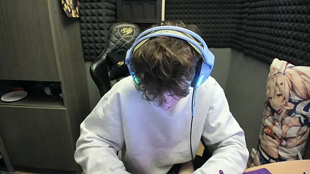 Snapshot of bambelbye chatting on December 7, 9:44 pm bambelbye online show from December 7, 9:44 pm