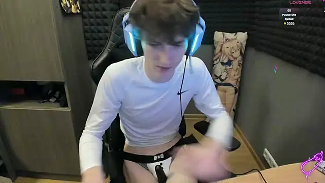 Snapshot of bambelbye chatting on December 9, 3:54 pm bambelbye online show from December 9, 3:54 pm