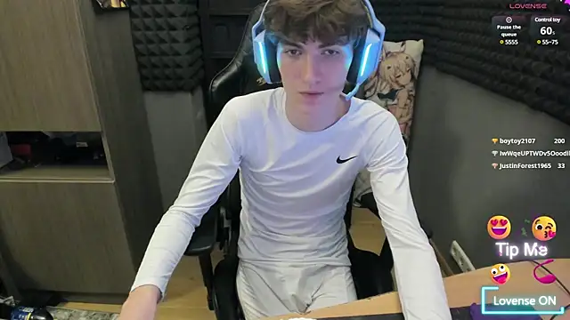 Snapshot of bambelbye chatting on December 11, 10:06 pm bambelbye online show from December 11, 10:06 pm