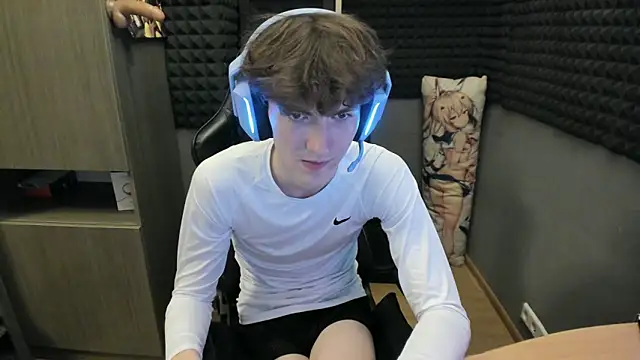 Snapshot of bambelbye chatting on December 18, 8:57 pm bambelbye online show from December 18, 8:57 pm