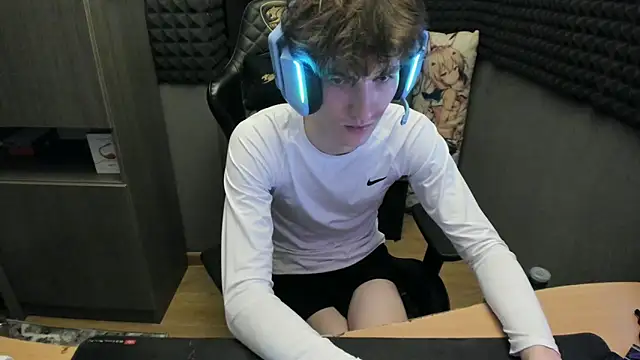 Snapshot of bambelbye chatting on December 19, 12:13 am bambelbye online show from December 19, 12:13 am