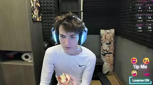 Snapshot of bambelbye chatting on December 21, 2:15 pm bambelbye online show from December 21, 2:15 pm