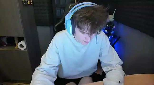 Snapshot of bambelbye chatting on December 28, 3:59 pm bambelbye online show from December 28, 3:59 pm