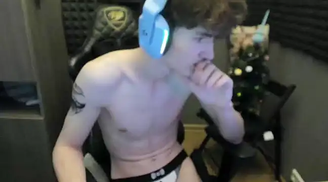 Snapshot of bambelbye chatting on December 29, 12:12 pm bambelbye online show from December 29, 12:12 pm