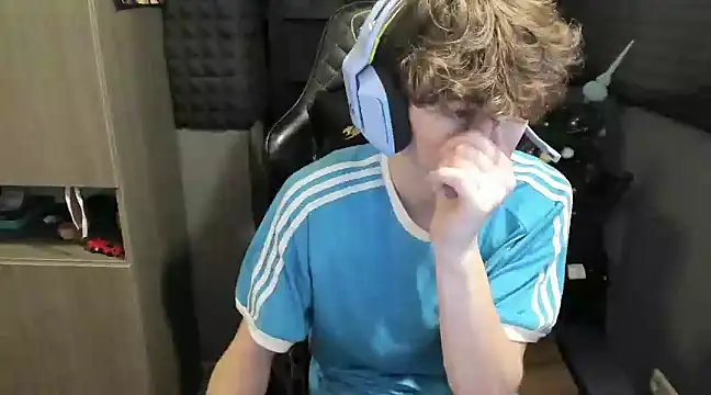 Snapshot of bambelbye chatting on January 10, 2:34 pm bambelbye online show from January 10, 2:34 pm